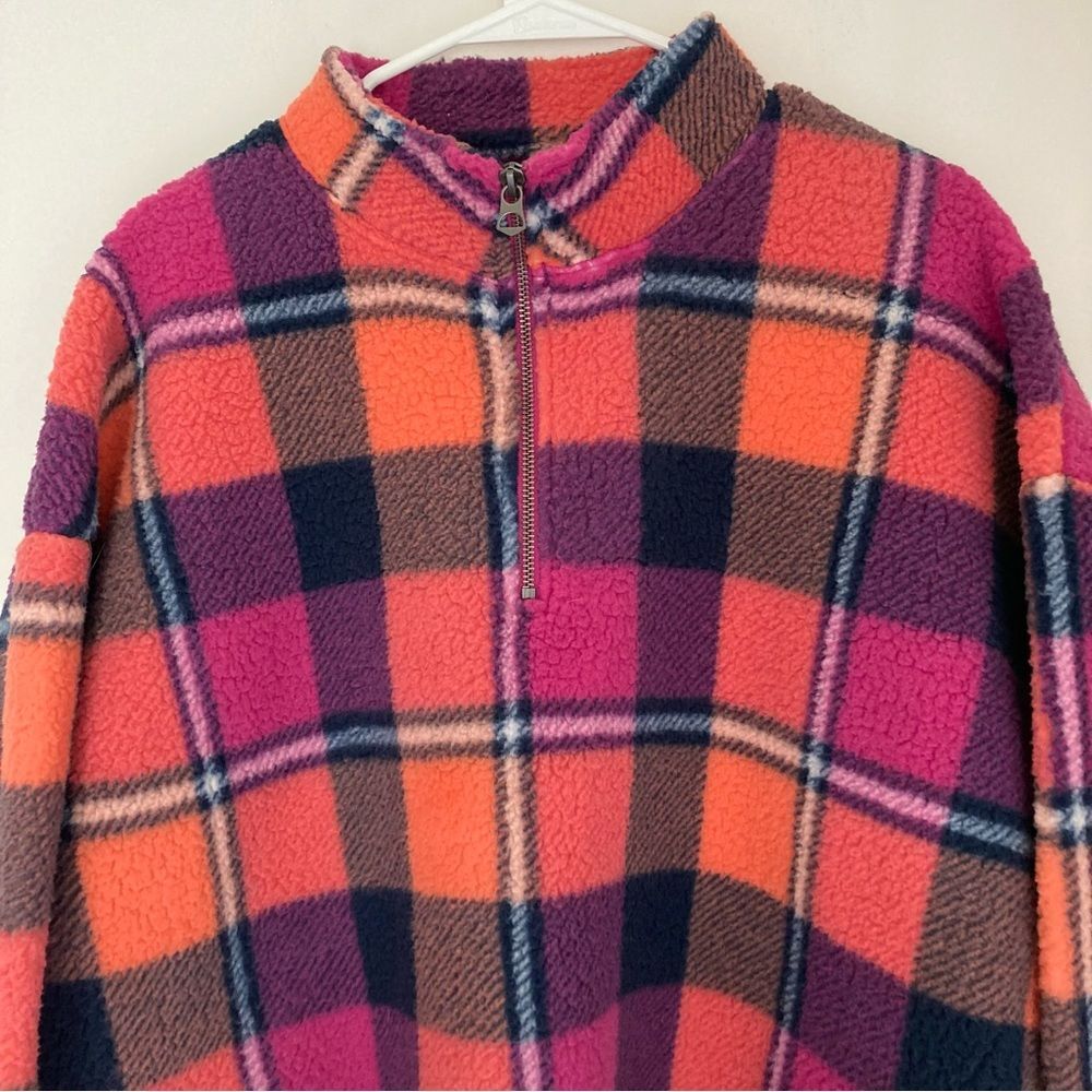American Eagle Women’s cropped plaid fleece jacket size large. EUC! - Picture 2 of 9